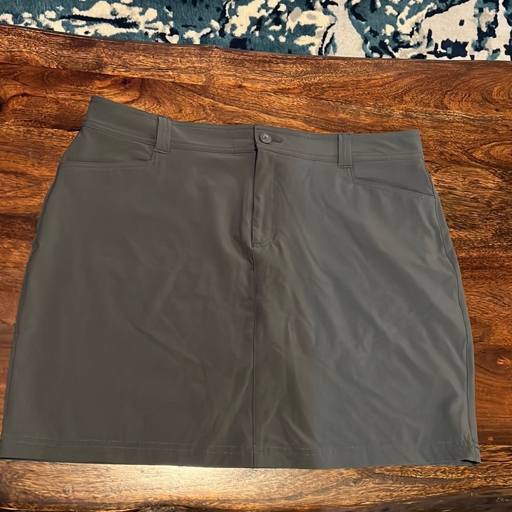 Eddie Bauer Women’s skorts Size 14